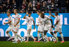 Kane & Diaz Bikin Rekor, Bayern Libas Frankfurt 3-0