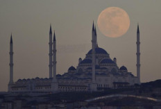 Fenomena Pink Moon Hiasi Langit Indonesia pada 13 April 2025