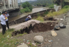 Erosi Sungai, Badan Jalan Terancam Amblas 