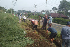 Warga Kembahang Gotong Royong Tanggulangi Masalah Banjir 