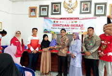 PMI 735 Paket Beras di HUT PMI ke-80