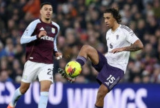 Leny Yoro Disorot Usai MU Kalah dari Aston Villa, Gary Neville Minta Bek Muda Itu Banyak Belajar