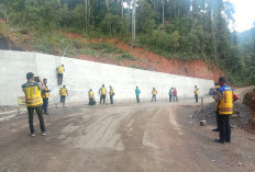 PROYEK RAMPUNG, Tim BPJN Lakukan Kroscek Penanganan Longsor KM 17