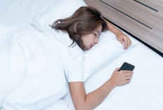 Kenali Sederet Bahaya Tidur Dekat HP, Salah Satunya Bisa Menyebabkan Kanker