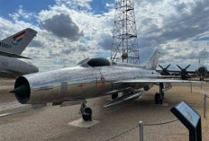 Pesawat MiG-21 Terkubur Hanya Pameran Seni