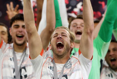 Bayern Muenchen Bungkam Monchengladbach 2-0, Harry Kane Resmi Angkat Trofi Juara Bundesliga