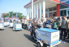 Bandar Lampung Salurkan 100 Gerobak Motor Listrik untuk UMKM