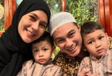 Bantah Isu Tidak Mau Bertemu Paula Verhoeven, Kiano Tertangkap Cuci Kaki Ibunya dalam Momen Haru