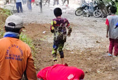 Tak Kunjung Diperbaiki Pemkab, Ratusan Warga-Aparat Pekon  Bergerak Cor Jalan Rusak Sendiri 