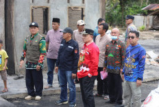 Pasca Kebakaran, Wabup Mad Hasnurin Kunjungi Korban dan Salurkan Bantuan  
