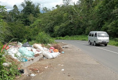 Sampah Menumpuk dan Bau, Masyarakat Minta Pemerintah Carikan Solusi