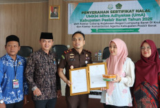 Sinergi Kemenag dan Kejaksaan, UMKM Pesbar Terima Sertifikat Halal