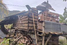Angin Puting Beliung Rusak Rumah Warga 