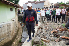 Pj Gubernur Lampung Tinjau Lokasi Rawan Banjir di Rajabasa, Fokus pada Perbaikan Sungai dan Penegakan Perda