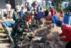 Kegiatan TMMD Kodim 0422/LB TNI Bersama   Warga Cor Atap MCK Musholla Al-Hidayah