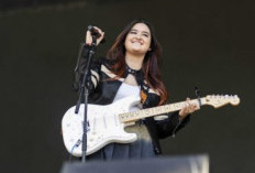 Stephanie Poetri Umumkan Pernikahan Saat Tampil di Head in the Clouds Los Angeles