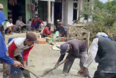 Tak Kunjung Dapat Respon Pemerintah,  Warga Mekarjaya Perbaiki Jalan Rusak 