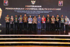 Atas Cakupan JKN 96,8 Persen, Lampung Barat Terima Penghargaan UHC Award 