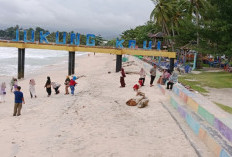 Libur Panjang Akhir Pekan, Pantai Labuhan Jukung Ramai Pengunjung