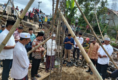 Warga Puramekar Bangun Masjid, Bupati Turun Langsung Letakkan Batu Pertama