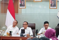 Wamenaker RI Terima Laporan BUMN Banyak Tahan Ijazah Karyawan 