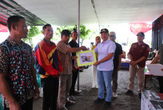 Dorong Produktivitas Pertanian, Parosil Serahkan Alat Panen Modern 