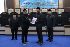 Sampaikan LKPJ 2024, Bupati Pesbar Paparkan Capaian   Kinerja dan Realisasi Anggaran 
