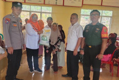 Camat Salurkan Bantuan Beras CPP Serentak 