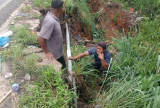 Jaringan Pipa PDAM di Wilayah Sekincau Jebol, Petugas Langsung Bertindak