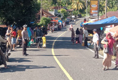 Anggota Polsek Pesisir Utara Amankan dan Atur Lalulintas di Pasar