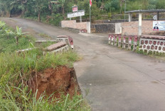 Longsor Ancam Akses ke Kantor Kecamatan Airhitam