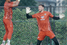 Teja Paku Alam Siap Hadapi Persaingan Kiper Persib Bandung Musim 2025/26