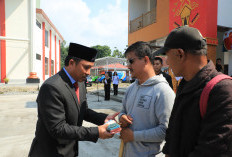 Parosil Bantu Biaya Operasi Mata  Warga Balikbukit Rp10 Juta
