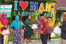 Sukseskan Festival Ramadhan 2024, MAN 1 Lampung Barat Bagikan 100 Paket Sembako