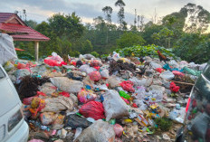 Sampah di Pasar Betung Menggunung