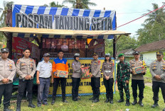 Polres Pesisir Barat Berikan Bingkisan Petugas Pospam