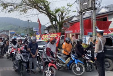 Peringati hari Pahlawan, Ratusan Kendaraan Dihentikan untuk Heningkan Cipta