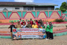 Forum Sekolah Adiwiyata Kecamatan Balikbukit Adakan Aksi Penanaman Pohon dan Bersih-Bersih