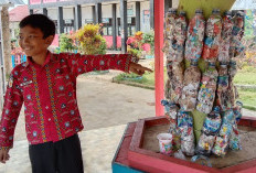 Siswa SDN 1 Sukaraja Sulap Sampah Jadi Hiasan Taman 