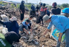 Palu Kerahkan 70 Armada Bersihkan Sampah Kiriman di Pantai Dupa Indah