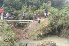 Jembatan Menuju Wisata Bukit Bawang Bakung Ambruk, Mobilitas Masyarakat Tiga Pemangku Terganggu 