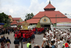 5 Tradisi Lebaran Unik di Indonesia, Termasuk Pembakaran 'Gunung Api'