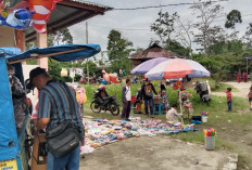 Pesta Hajatan, Berkah Bagi Pedagang Kecil 