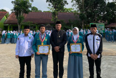 Berprestasi Tingkat Nasional, 2 Siswa MAN 1 Lampung Barat Terima Penghargaan