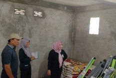 Dinsos Pesbar Tinjau Lumbung  Sosial di Pekon Penggawa V Ulu