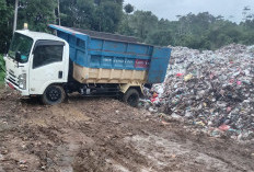 DLH Pesisir Barat Lakukan Penanganan TPA Sampah