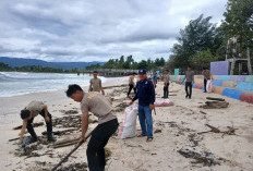 Krui Kecah Ko Gelar Bersih Pantai 