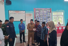 Pekon Gedungsurian Bagikan  BLT-DD dan Insentif Kadetmr 