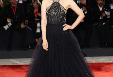 Gaya Son Ye Jin yang Memukau saat Debut di Venice Film Festival 2025