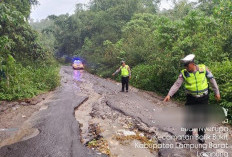 Satlantas Polres Lampung Barat Cek Jalan Rusak Jelang Operasi Ketupat Krakatau 2025 